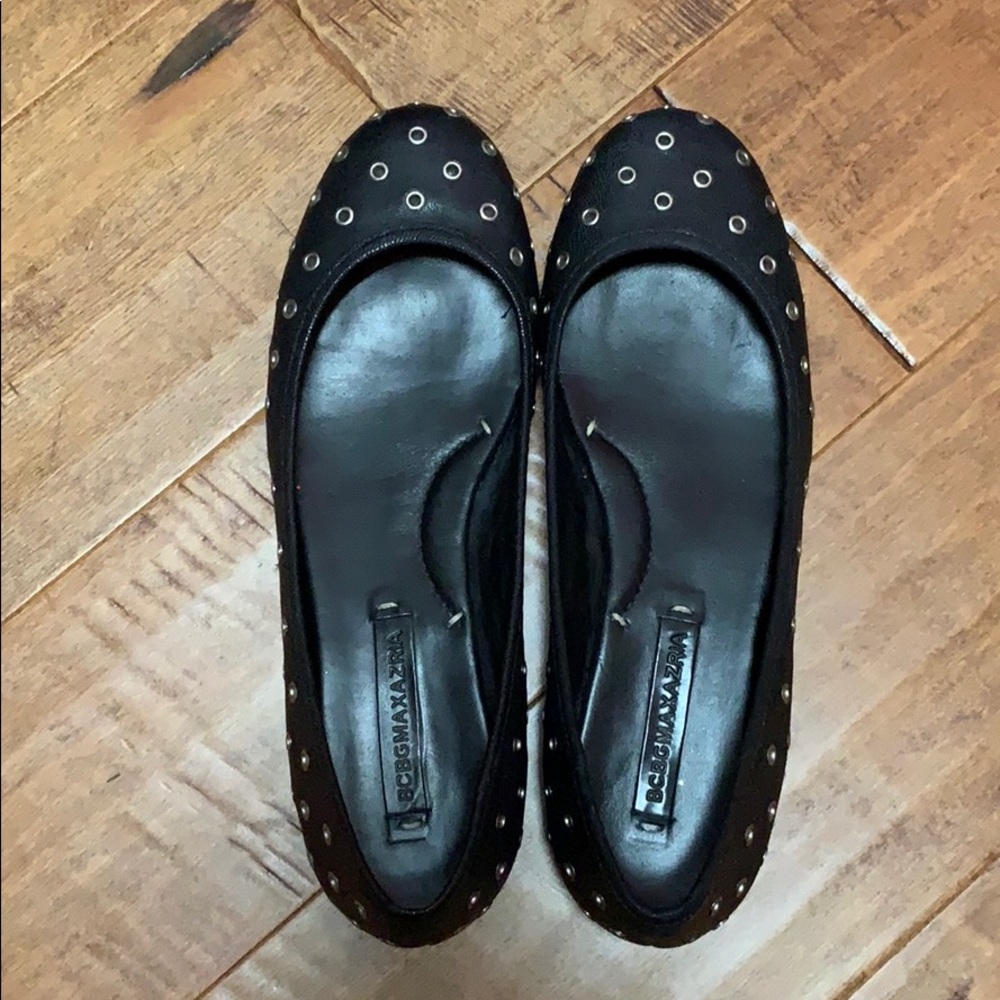BCBG MAX AZARIA flats